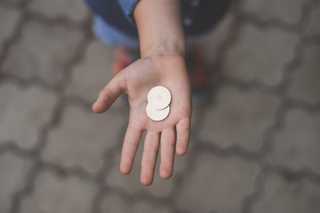 An extending arm with holding a few coins